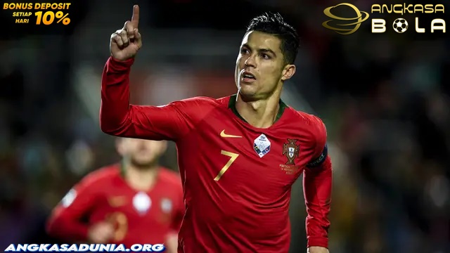 Cristiano Ronaldo Bakal Jadi Pesepak Bola Pertama yang Tampil di 6 Euro